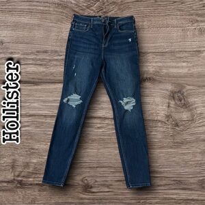 Like new condition Hollister Distressed Skinny Jeans 9S